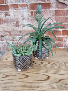 Gold Leaf indoor plant pot/planter on legs 10.5cm