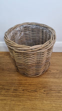 Load image into Gallery viewer, Rattan basket planter/plant pot indoor or outdoor